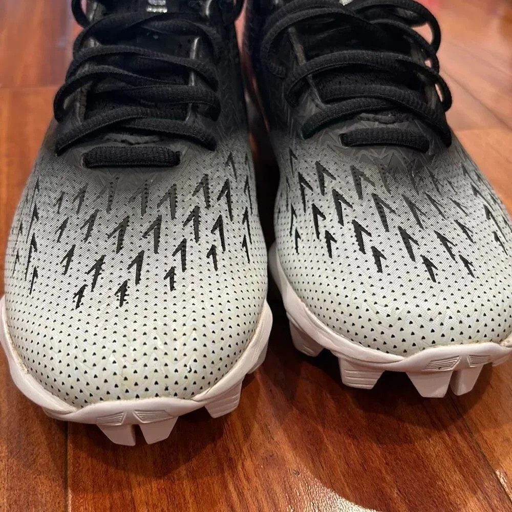 Under Armour Spotlight Football Cleats — Youth Size 3.5Y
